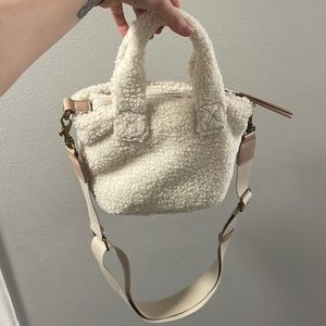 Universal threads sherpa tote in beige